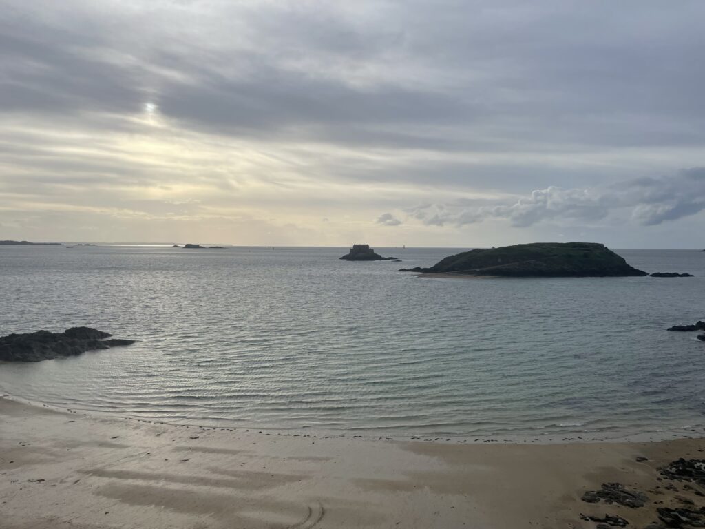 saint-malo _beach_the knowledge nuggets