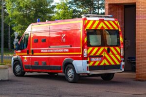 car, van, vehicle-2630917.jpg
