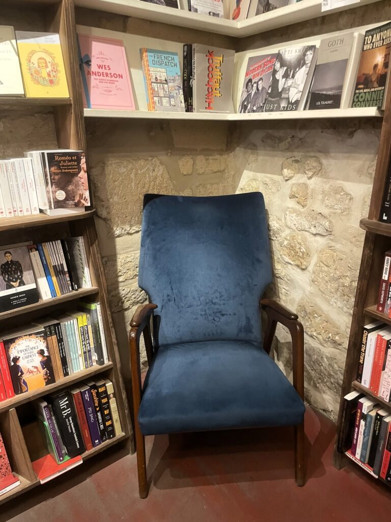 shakespeare & co, english bookstore in paris