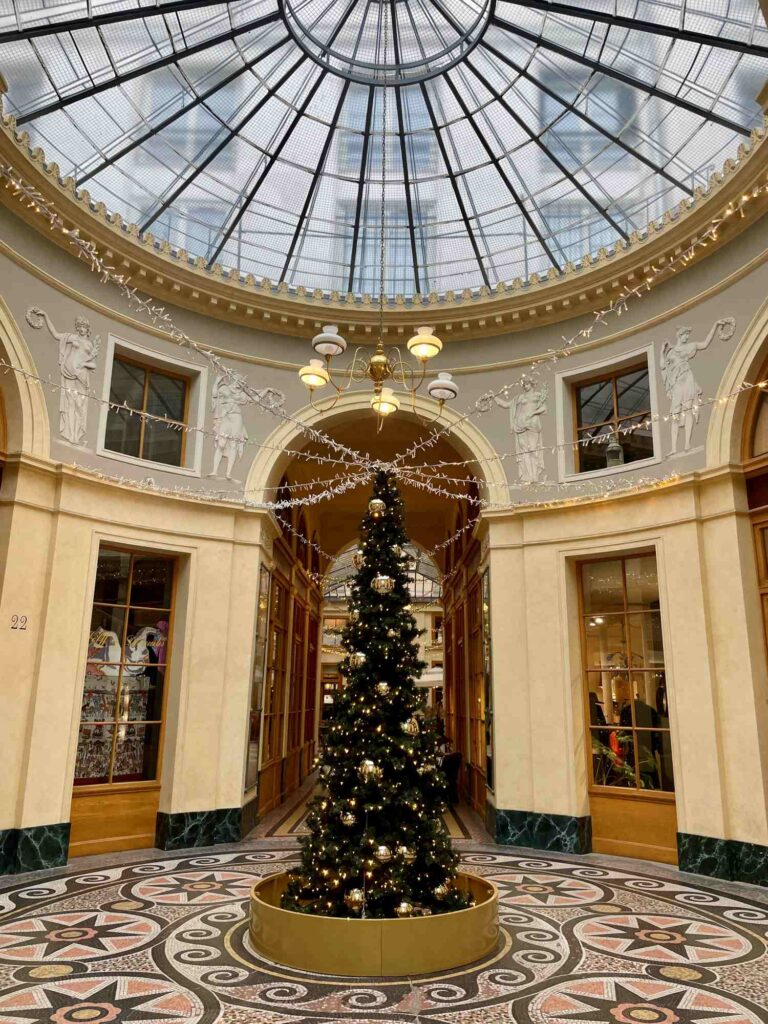 galerie vivienne_christmas tree_the knowledge nuggets
