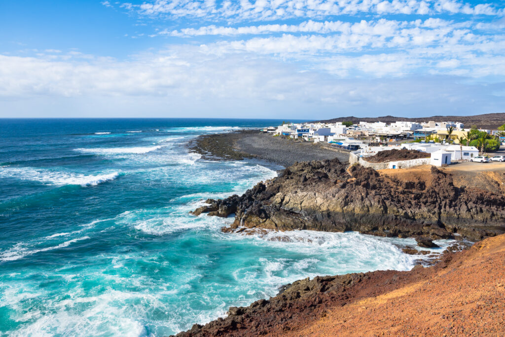 el golfo, lanzarote with kids, view onto the village