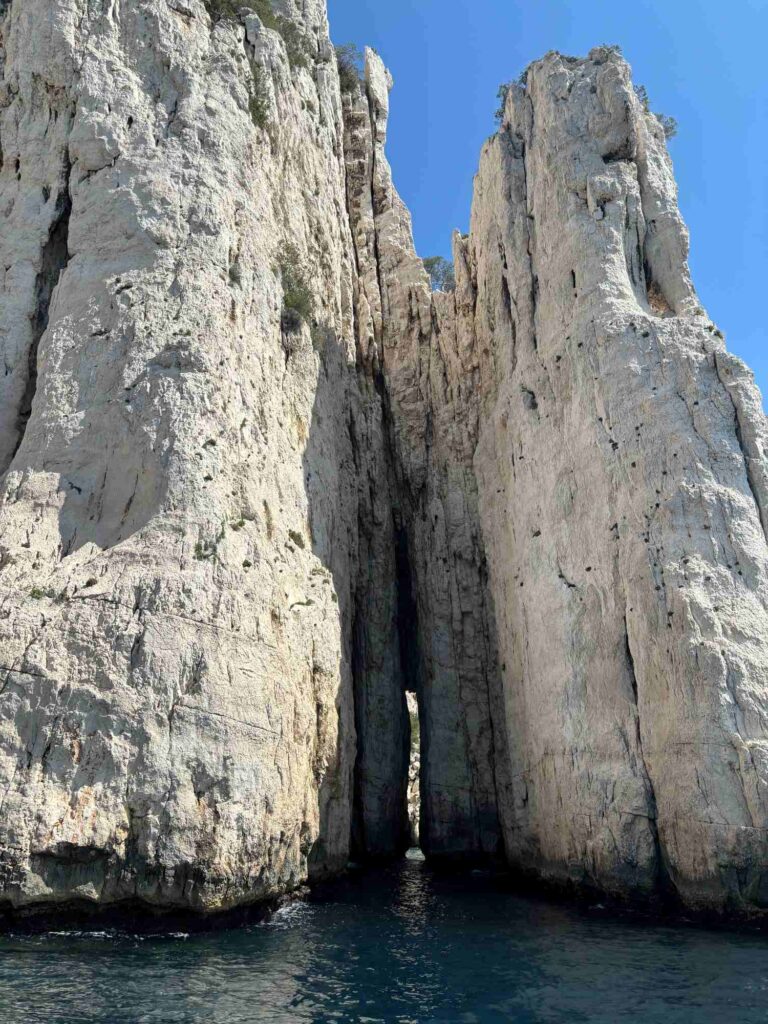 Calanques-boat-tour-Cassis-with-kids-the-Knowledge-Nuggets