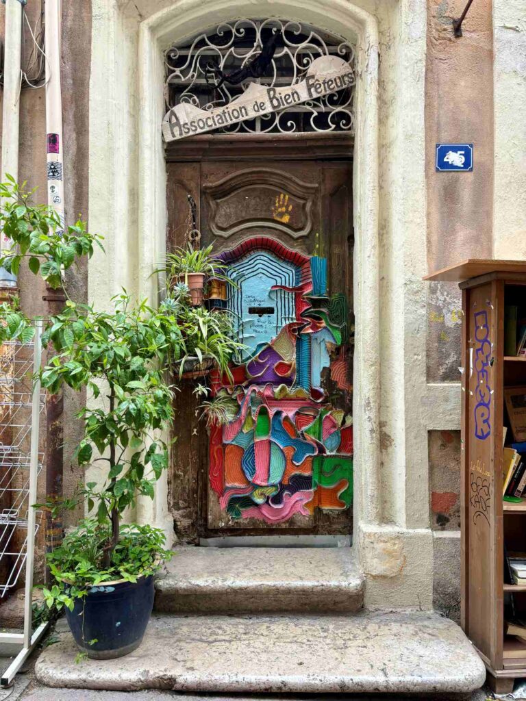 street-art-marseille-with-kids-the-knowledge-nuggets