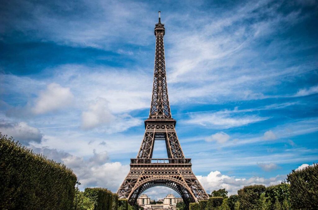 paris book in advance_eiffel tower_the knowledge nuggets