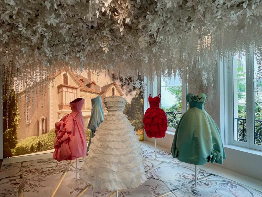 paris to book in advance-dior museum-the knowledge nuggets