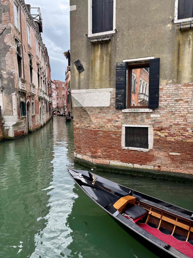 gondola ride venice-the knowledge nuggets